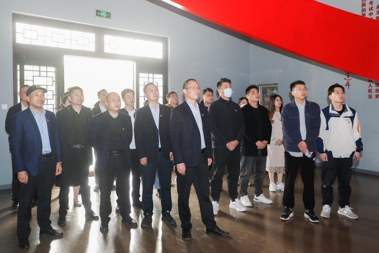 港產(chǎn)公司黨支部開展&ldquo;緬懷革命先烈 傳承紅色基因&rdquo;主題黨日活動1.jpg